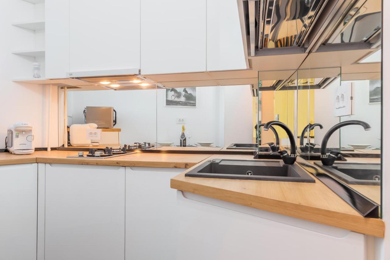 New Studio Carturesti - City Center Букурещ Екстериор снимка
